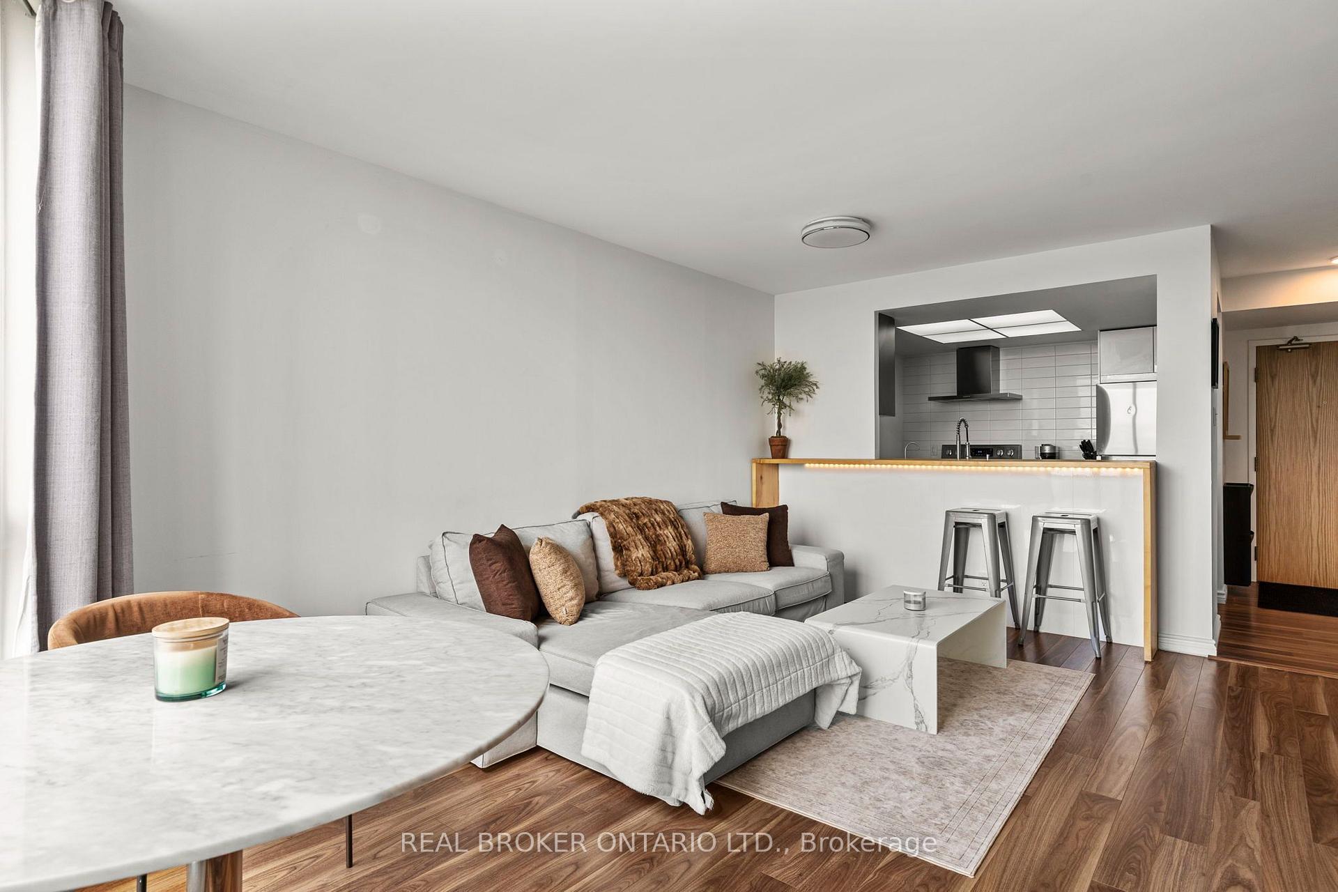 Photo 6 of Unit 1407, 65 Ellen Street, Barrie, City Centre — HOMEH