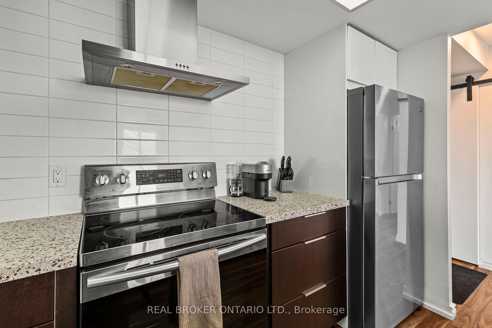 Photo 12 of Unit 1407, 65 Ellen Street, Barrie, City Centre — HOMEH
