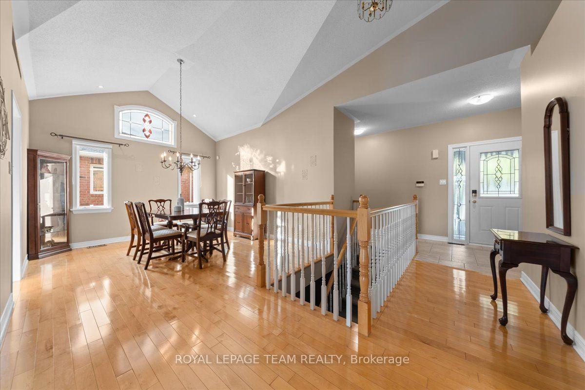 Photo 3 of 6 Amberlakes Drive, Ottawa, Stittsville (Central) — HOMEH