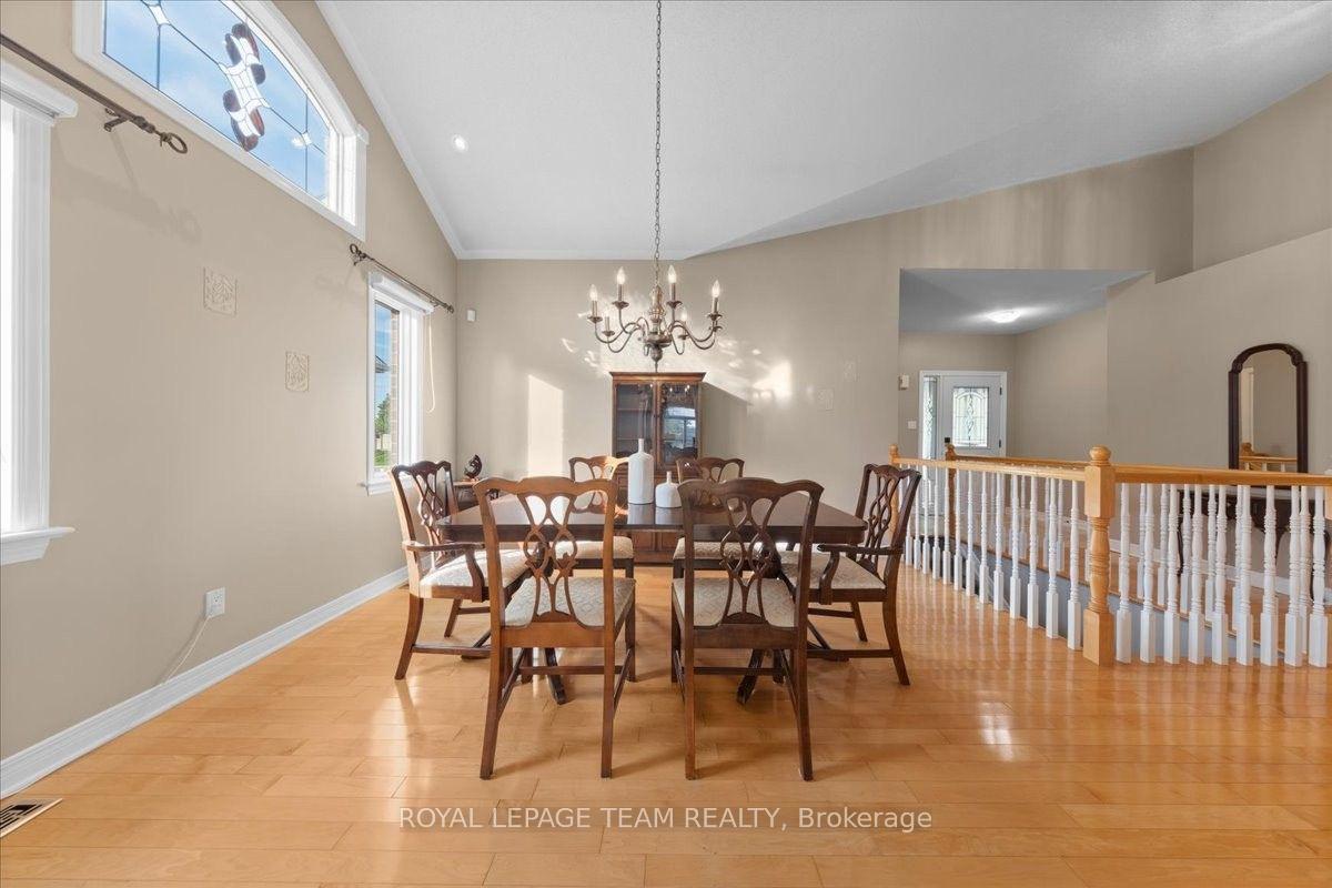 Photo 5 of 6 Amberlakes Drive, Ottawa, Stittsville (Central) — HOMEH