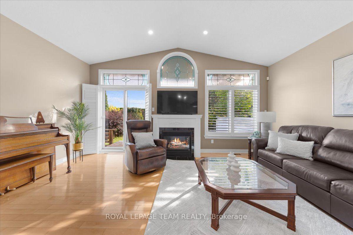 Photo 7 of 6 Amberlakes Drive, Ottawa, Stittsville (Central) — HOMEH