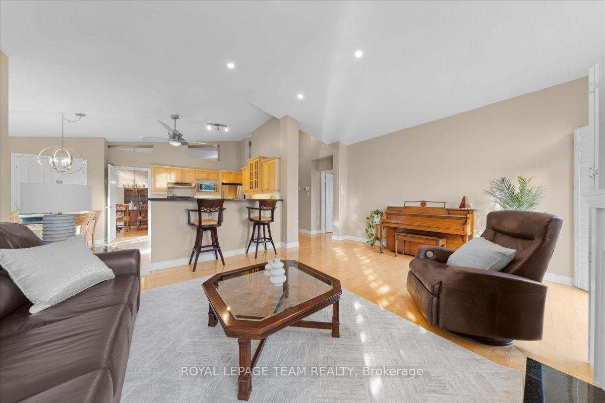 Photo 11 of 6 Amberlakes Drive, Ottawa, Stittsville (Central) — HOMEH