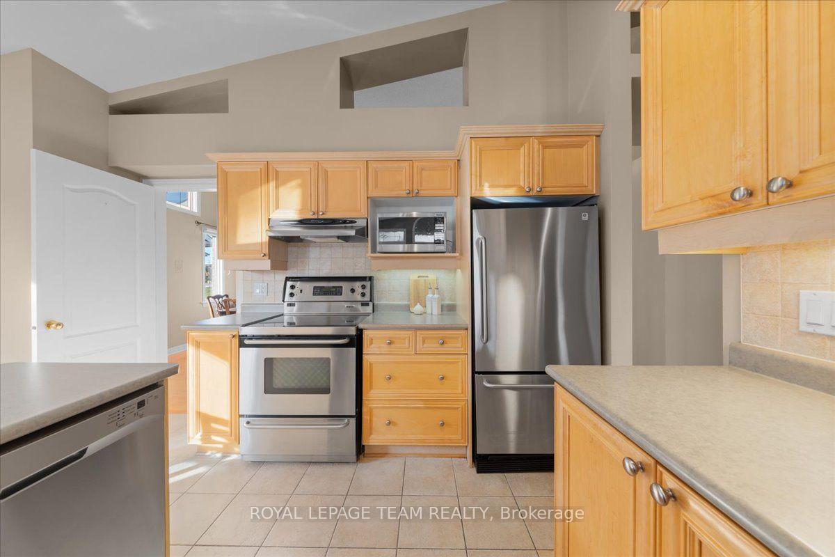 Photo 17 of 6 Amberlakes Drive, Ottawa, Stittsville (Central) — HOMEH
