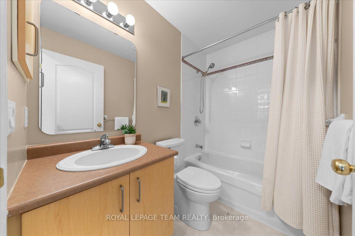 Photo 23 of 6 Amberlakes Drive, Ottawa, Stittsville (Central) — HOMEH