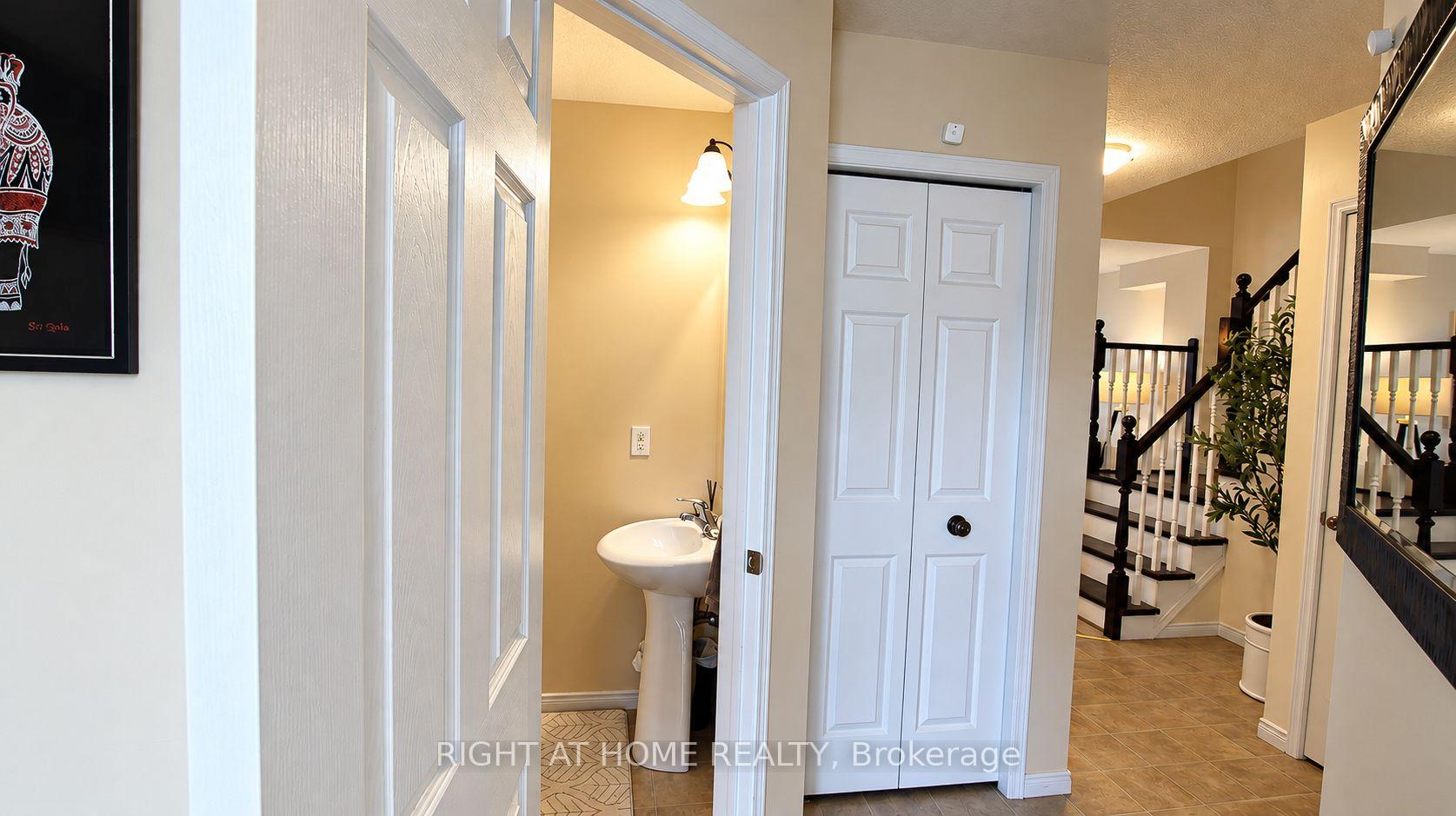 Photo 3 of 35 Chantilly Street, Kitchener, Huron Park — HOMEH