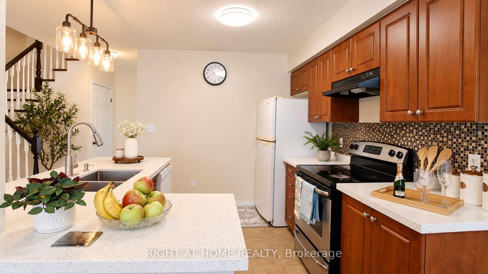 Photo 11 of 35 Chantilly Street, Kitchener, Huron Park — HOMEH