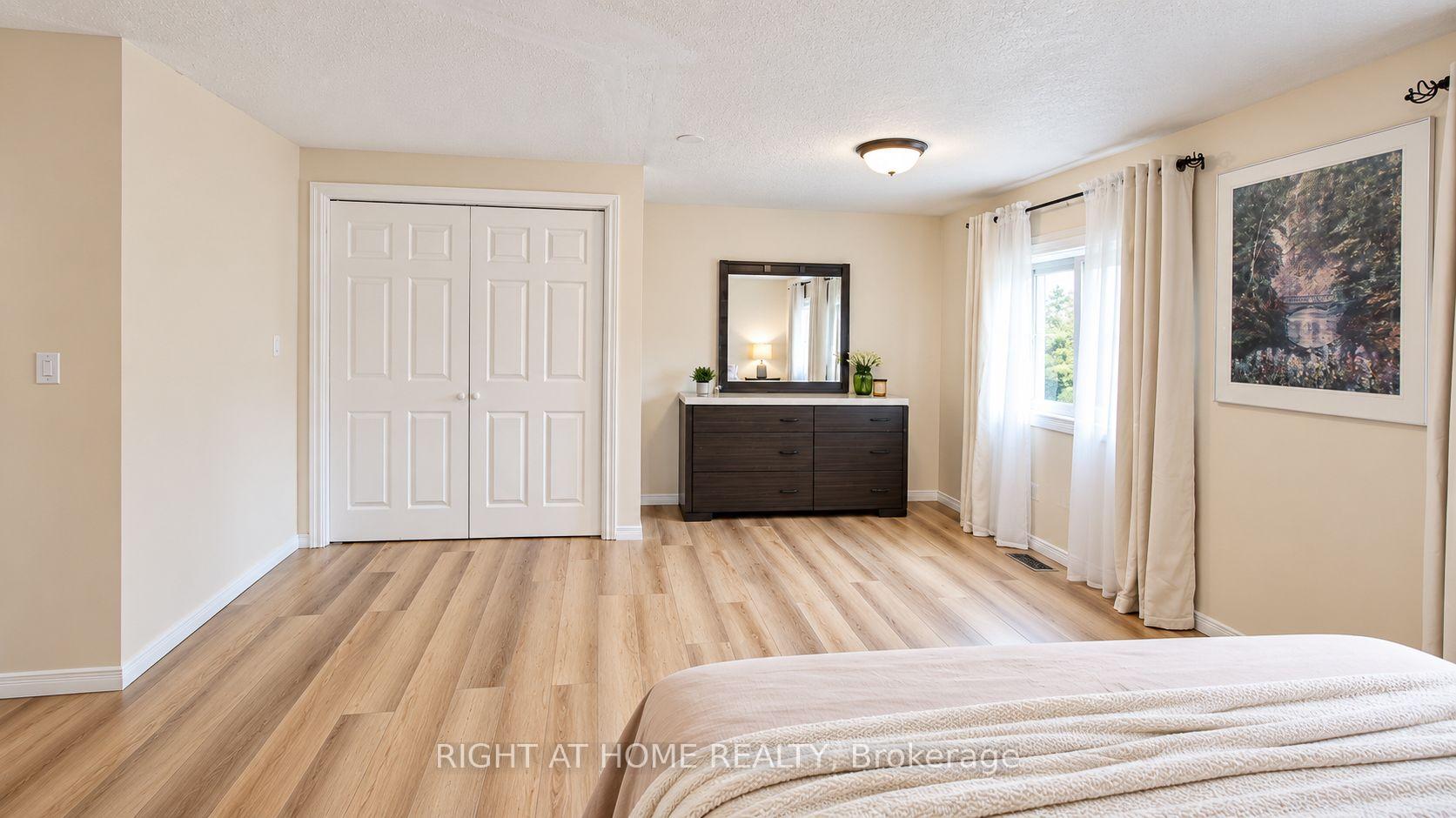 Photo 16 of 35 Chantilly Street, Kitchener, Huron Park — HOMEH