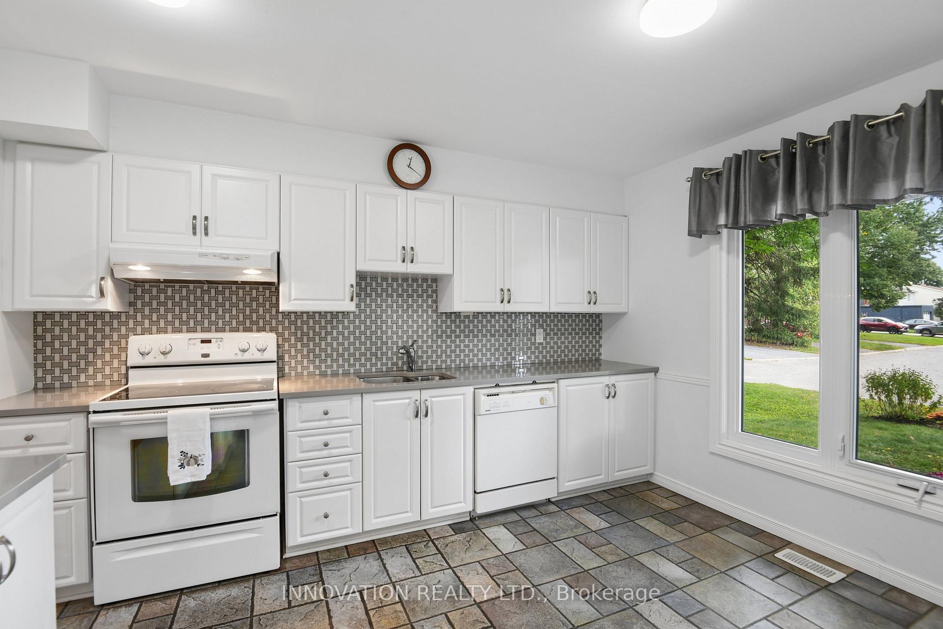 Photo 5 of 65 Bartley Crescent, Ottawa, Barrhaven - On the Green — HOMEH