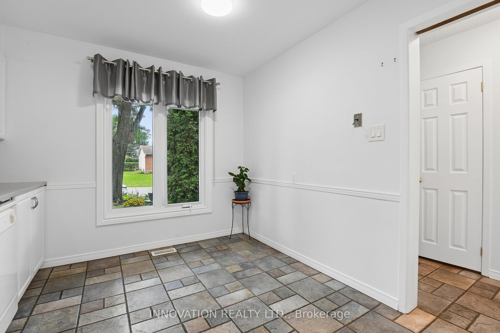 Photo 7 of 65 Bartley Crescent, Ottawa, Barrhaven - On the Green — HOMEH