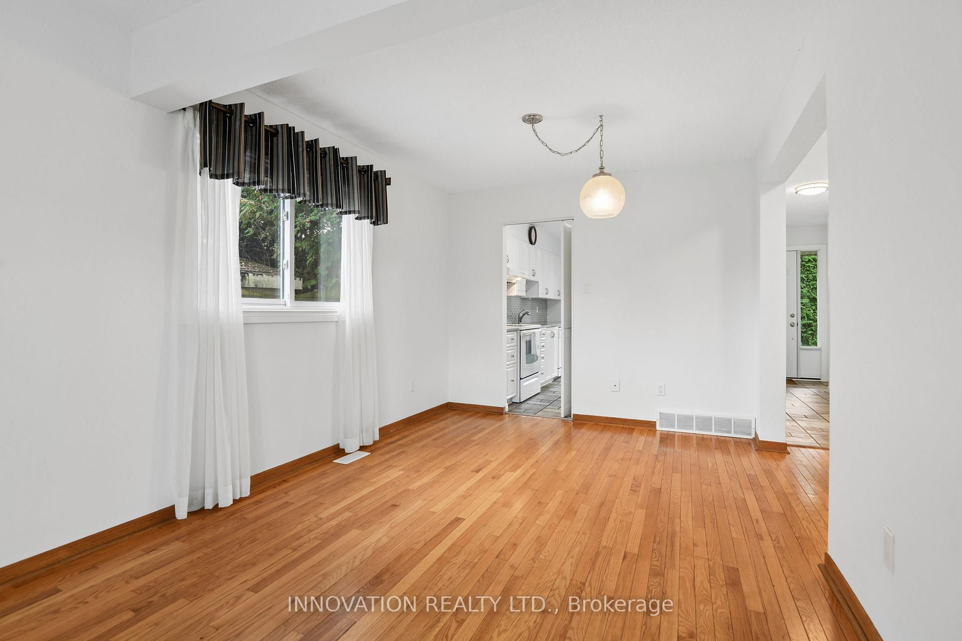 Photo 10 of 65 Bartley Crescent, Ottawa, Barrhaven - On the Green — HOMEH