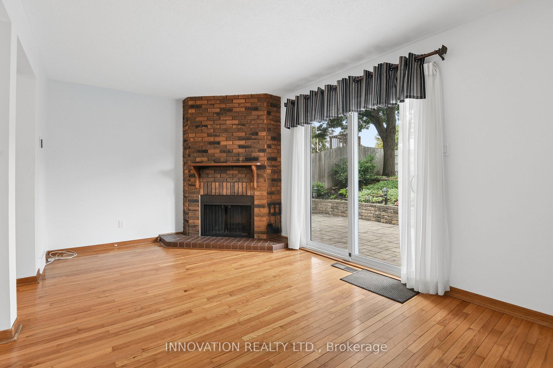 Photo 12 of 65 Bartley Crescent, Ottawa, Barrhaven - On the Green — HOMEH