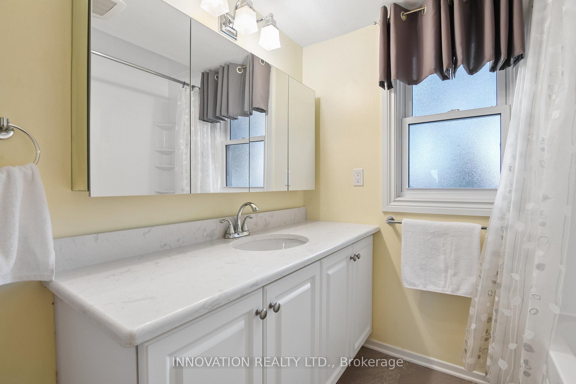 Photo 24 of 65 Bartley Crescent, Ottawa, Barrhaven - On the Green — HOMEH