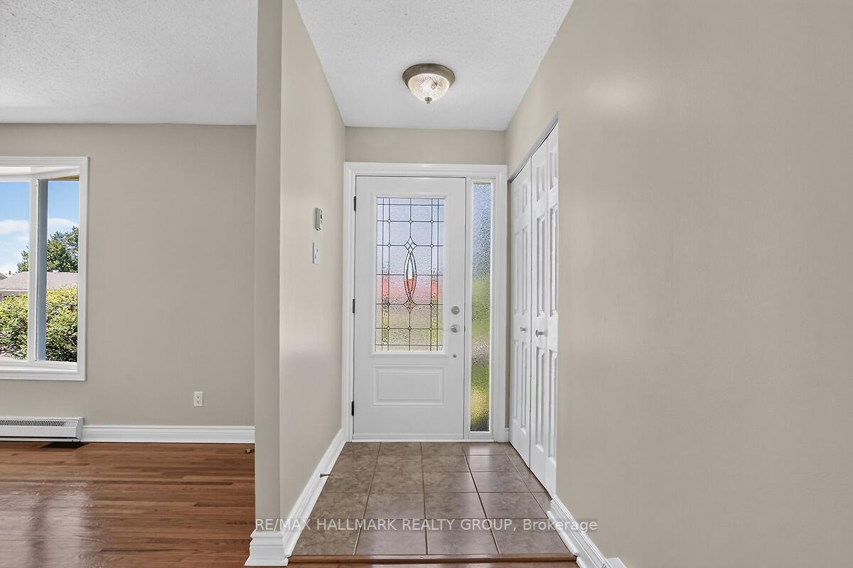 Photo 6 of 20 Cramer Drive, Ottawa, Sheahan Estates/Trend Village — HOMEH