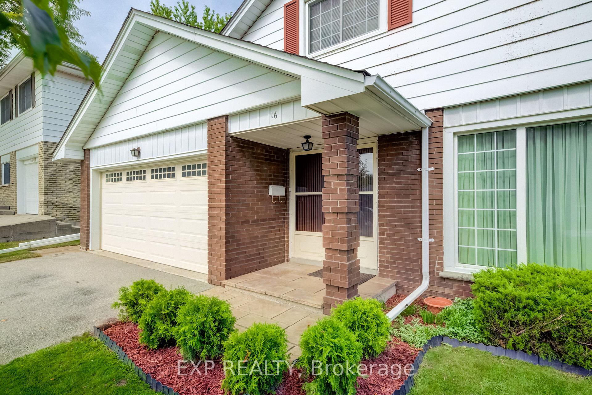 Photo 4 of 16 Bonnylyn Drive, Waterloo — HOMEH