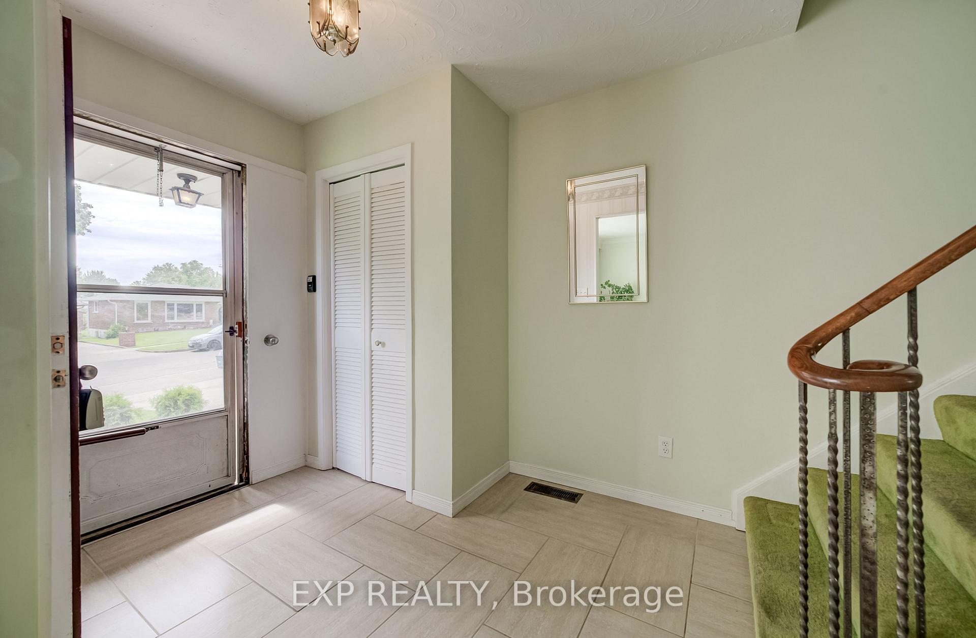 Photo 5 of 16 Bonnylyn Drive, Waterloo — HOMEH
