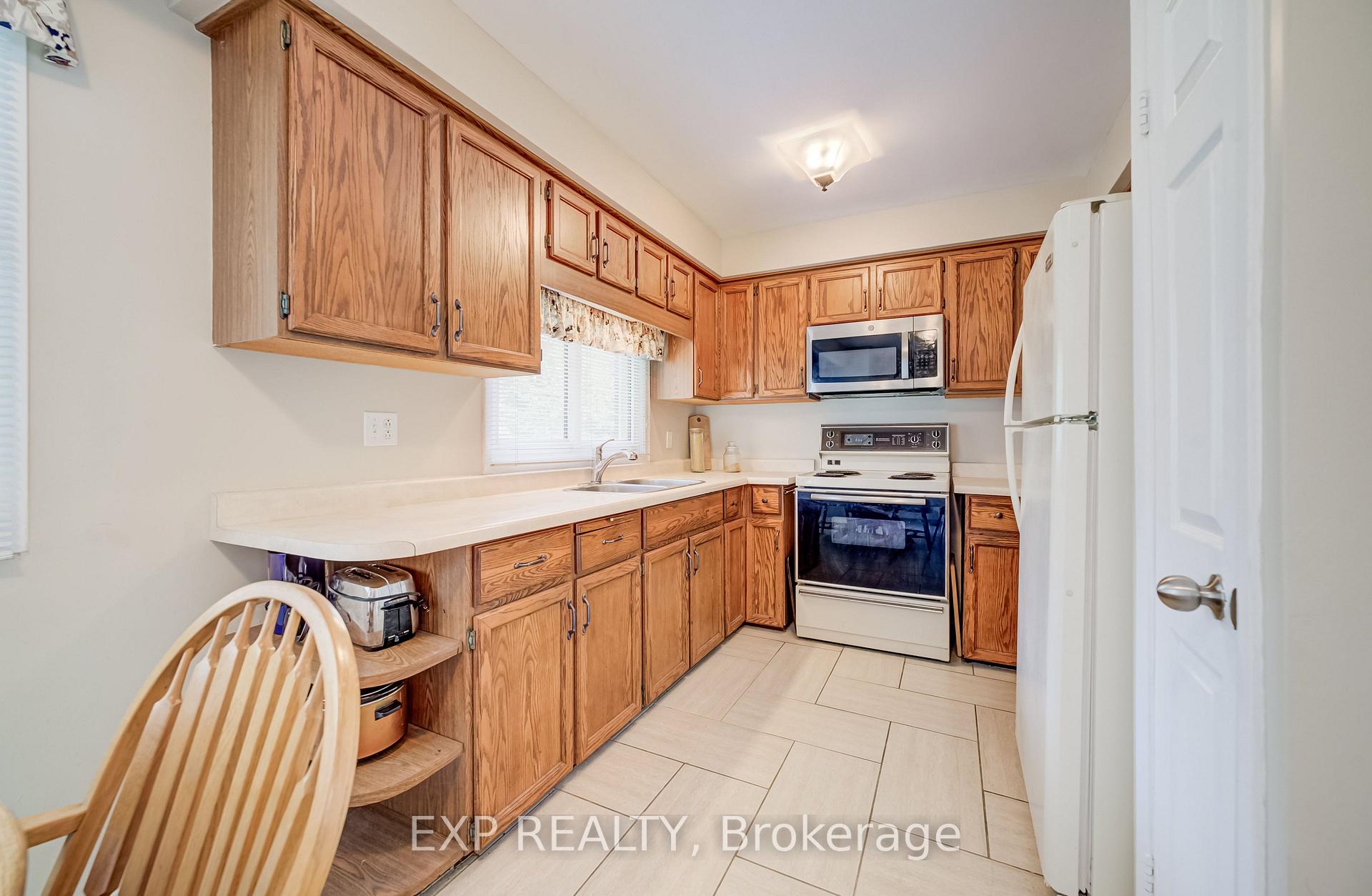 Photo 12 of 16 Bonnylyn Drive, Waterloo — HOMEH