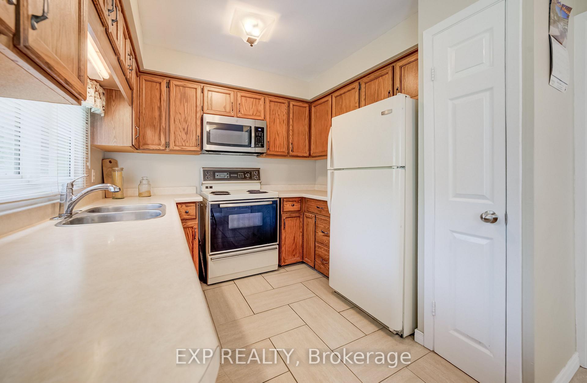 Photo 13 of 16 Bonnylyn Drive, Waterloo — HOMEH