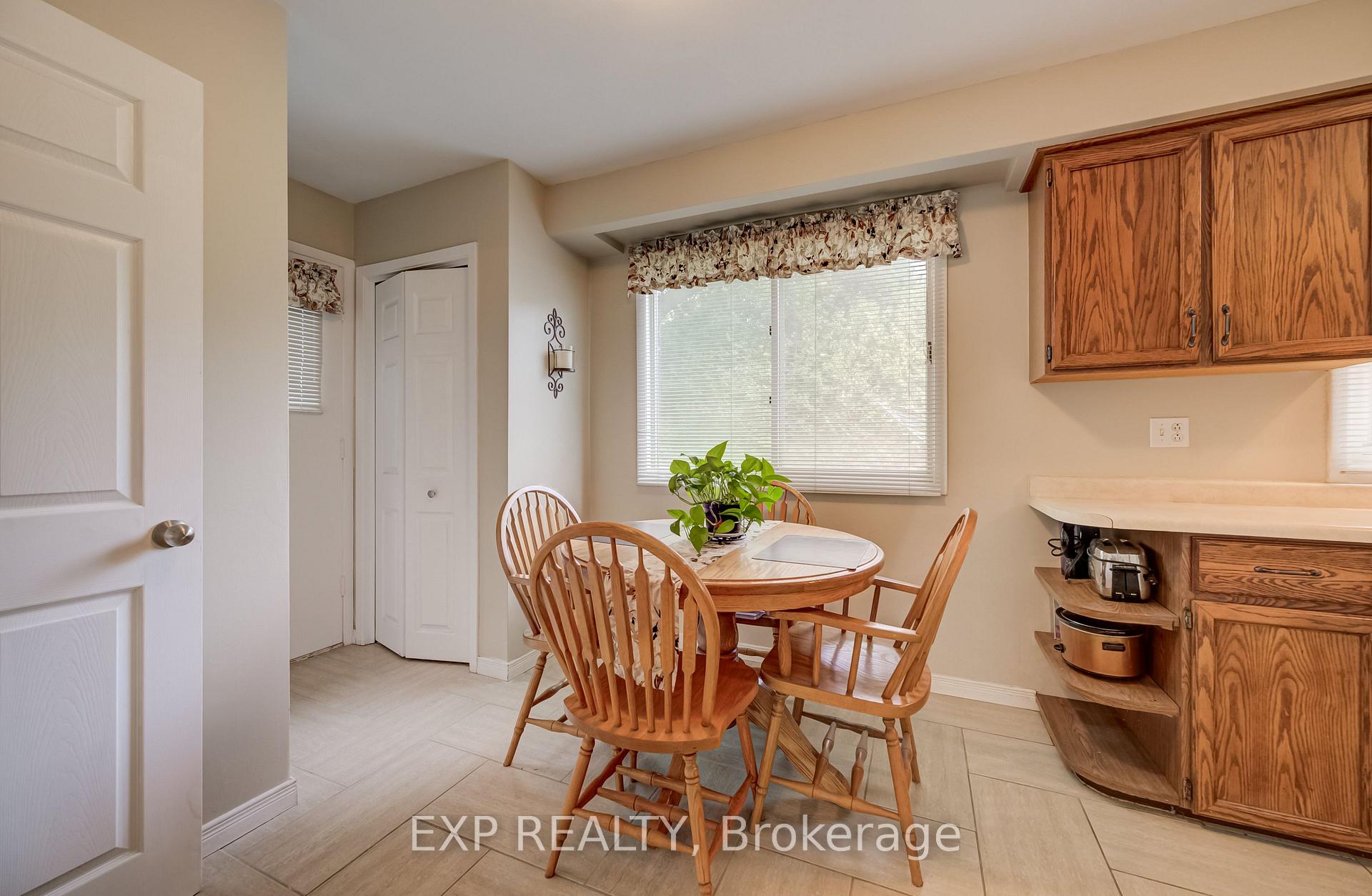 Photo 14 of 16 Bonnylyn Drive, Waterloo — HOMEH
