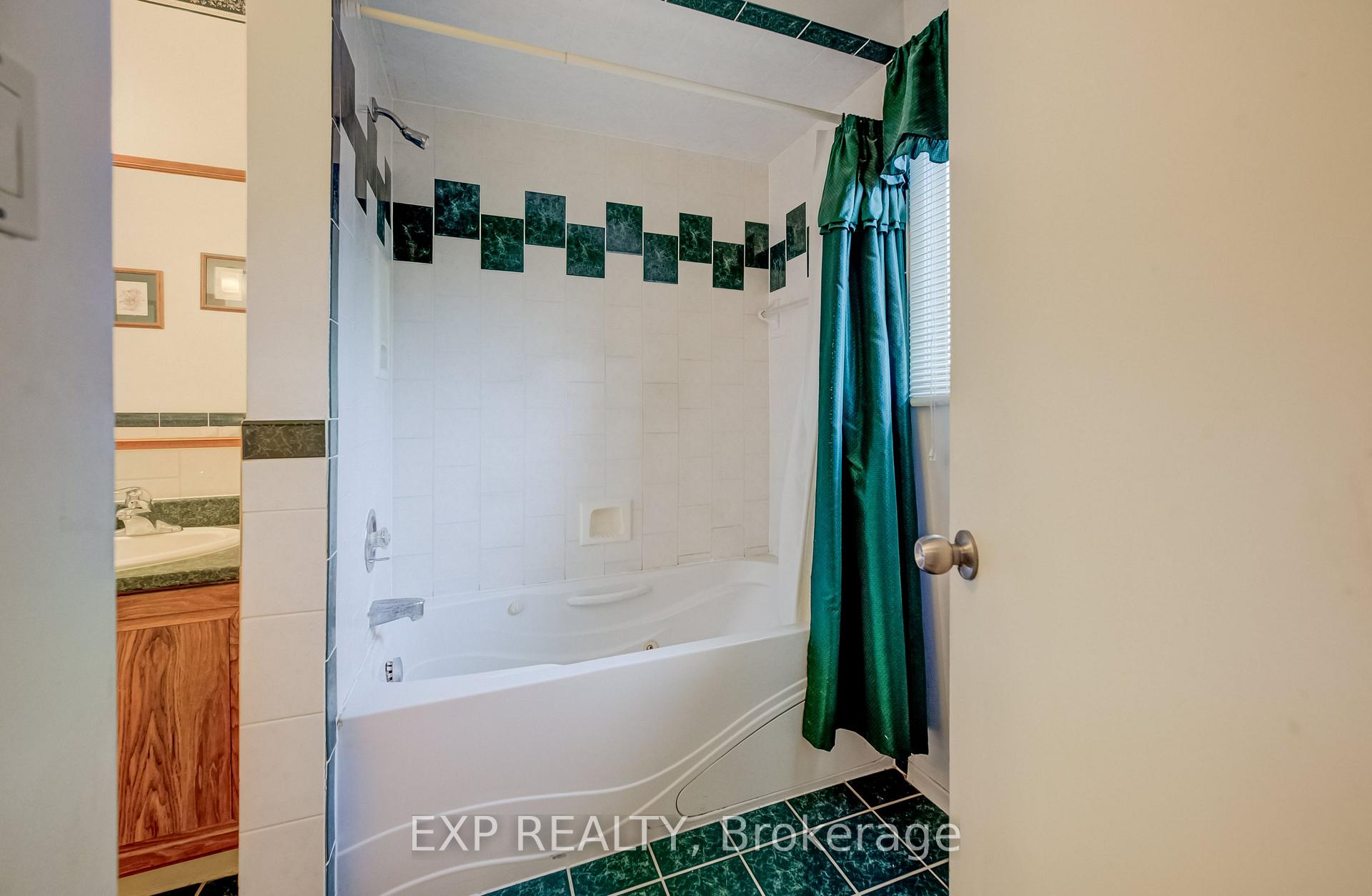 Photo 26 of 16 Bonnylyn Drive, Waterloo — HOMEH