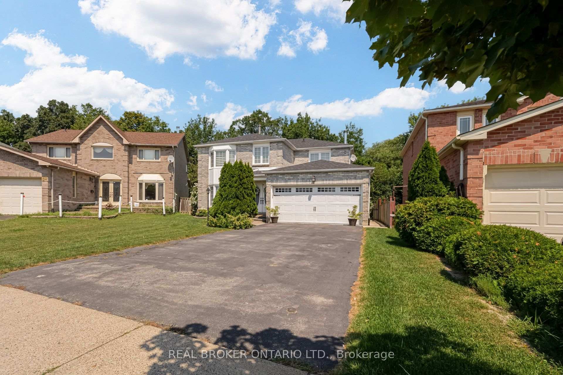 Photo 2 of 60 Ravenswood Drive, Brampton, Fletcher's Creek South — HOMEH