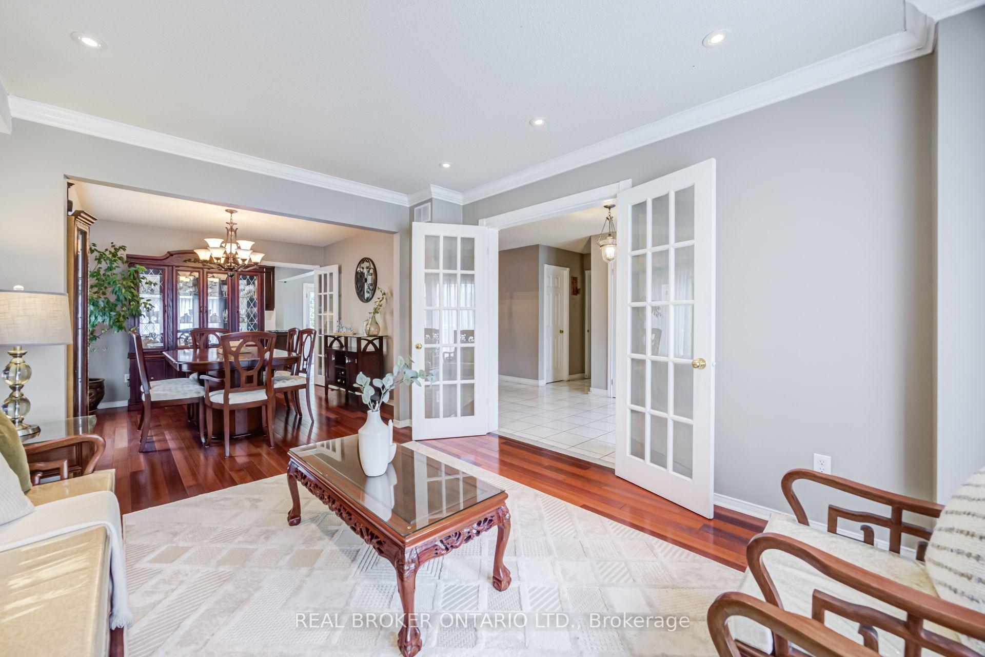 Photo 9 of 60 Ravenswood Drive, Brampton, Fletcher's Creek South — HOMEH