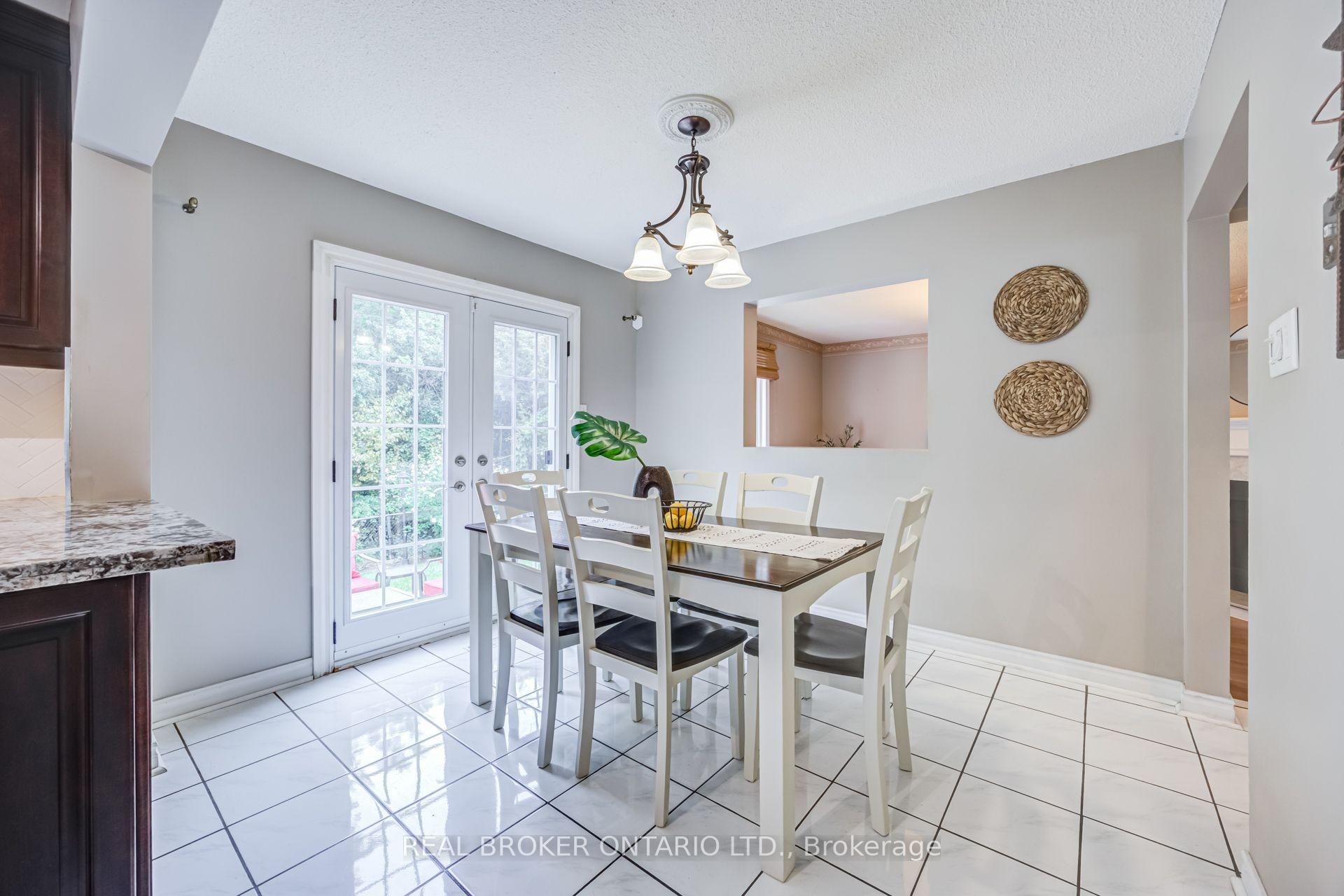 Photo 11 of 60 Ravenswood Drive, Brampton, Fletcher's Creek South — HOMEH