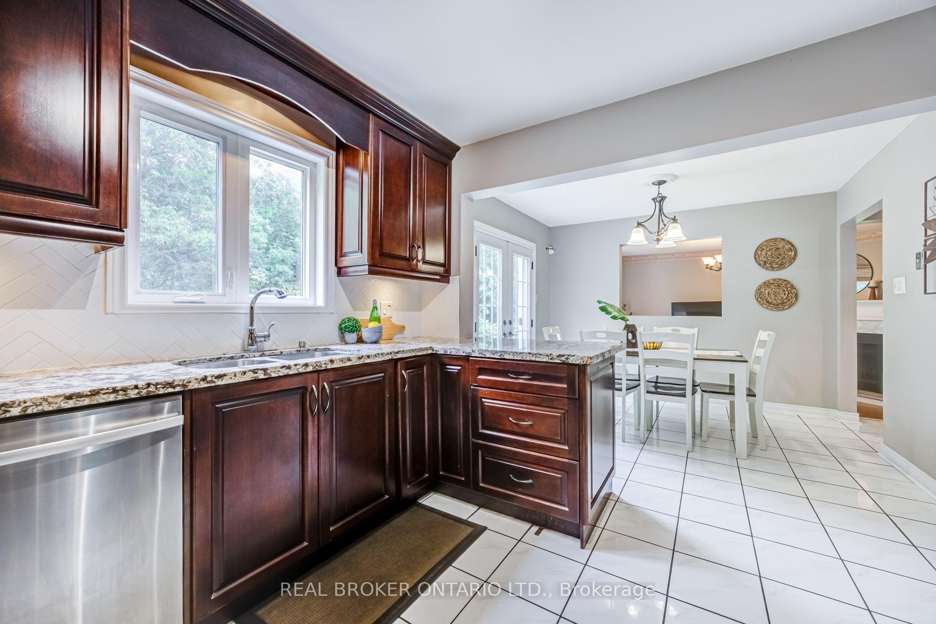 Photo 15 of 60 Ravenswood Drive, Brampton, Fletcher's Creek South — HOMEH