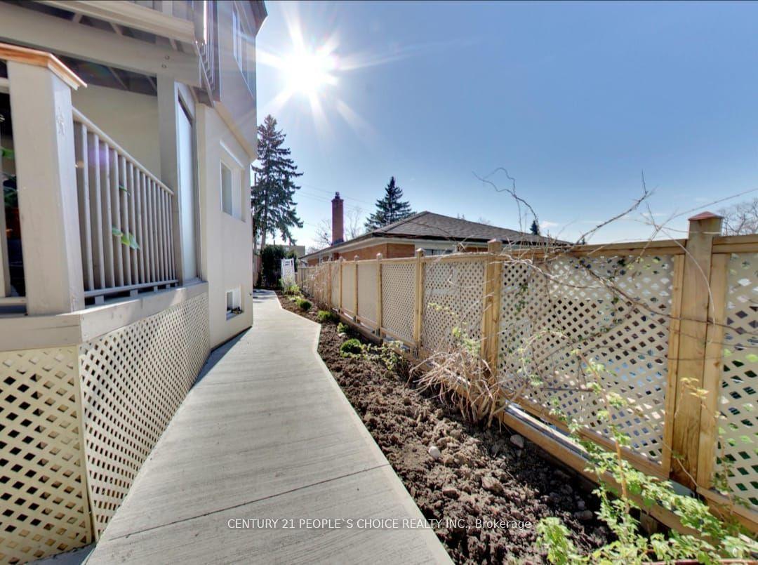 Photo 2 of 63 Stephen Drive, Etobicoke, Stonegate-Queensway — HOMEH