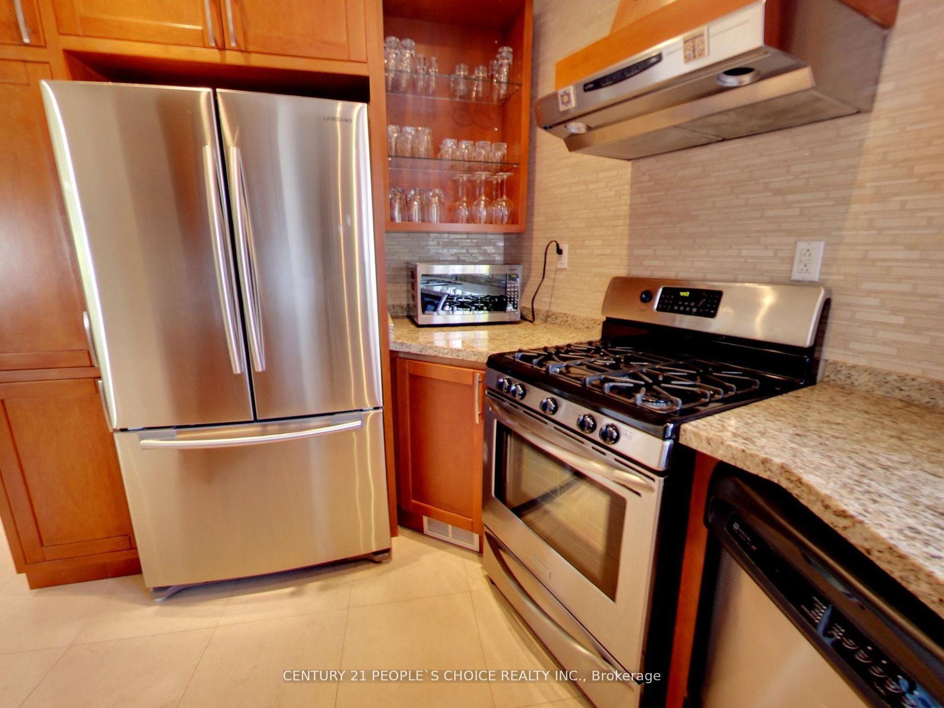 Photo 8 of 63 Stephen Drive, Etobicoke, Stonegate-Queensway — HOMEH
