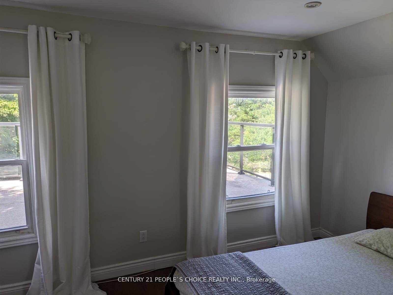 Photo 10 of 63 Stephen Drive, Etobicoke, Stonegate-Queensway — HOMEH