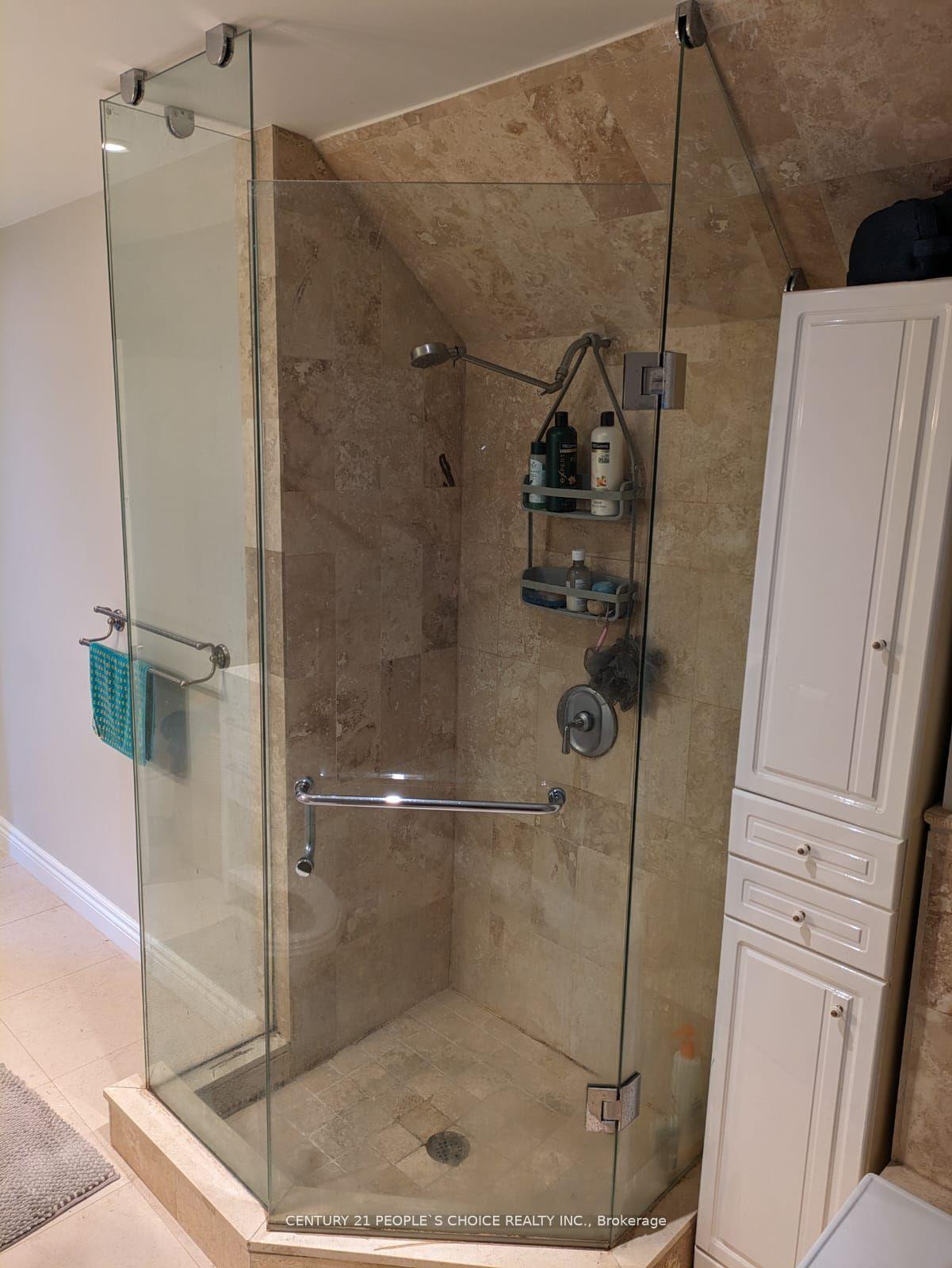 Photo 11 of 63 Stephen Drive, Etobicoke, Stonegate-Queensway — HOMEH