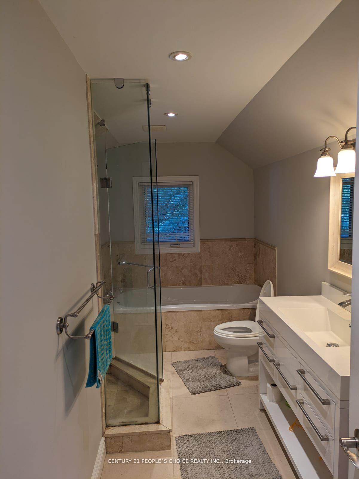 Photo 12 of 63 Stephen Drive, Etobicoke, Stonegate-Queensway — HOMEH