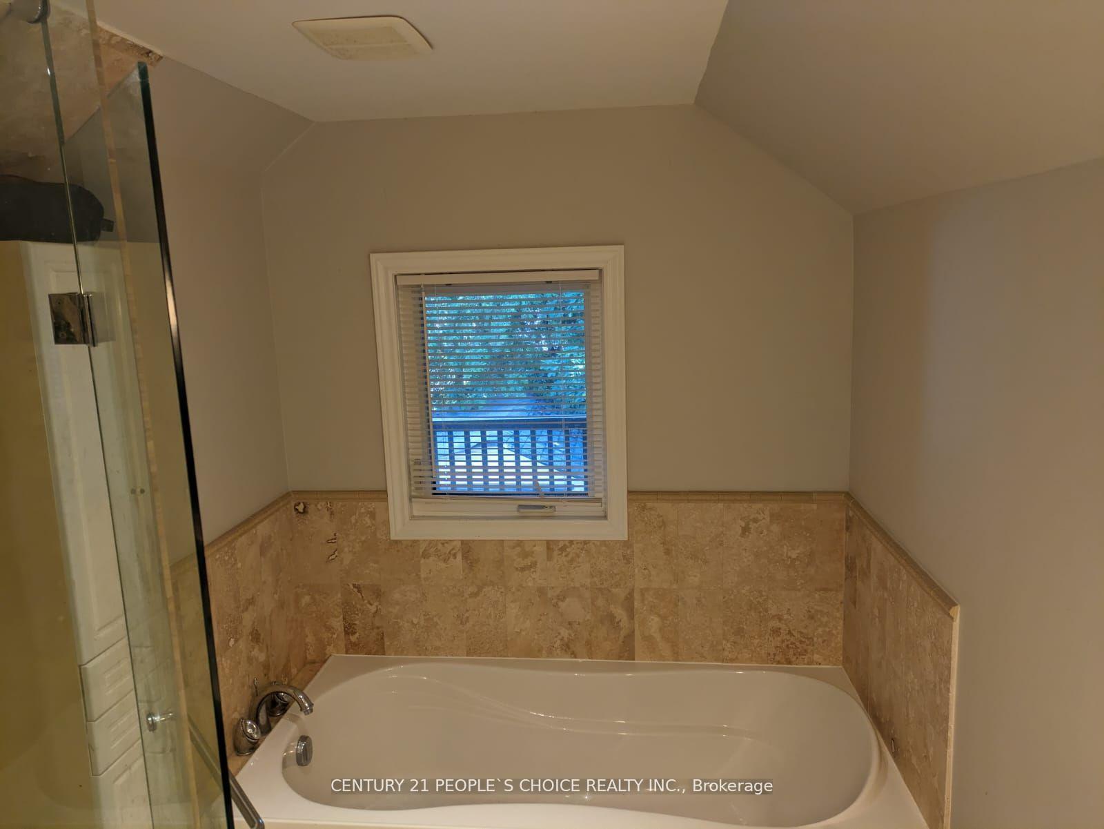 Photo 13 of 63 Stephen Drive, Etobicoke, Stonegate-Queensway — HOMEH
