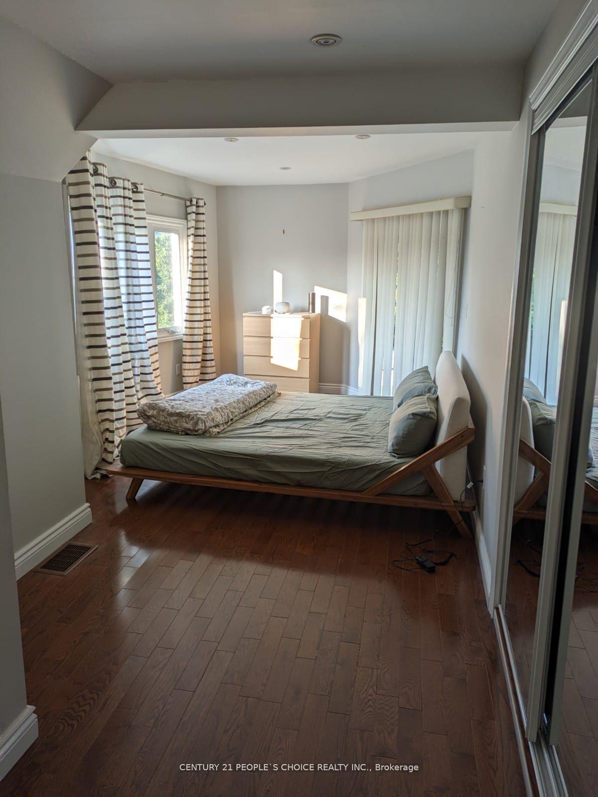 Photo 20 of 63 Stephen Drive, Etobicoke, Stonegate-Queensway — HOMEH