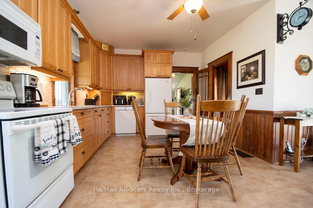 Photo 8 of 402 Mount Horeb Road, Kawartha Lakes, Manvers — HOMEH