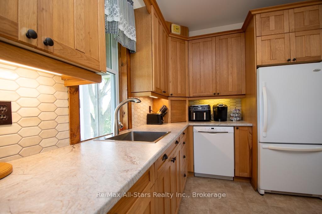 Photo 9 of 402 Mount Horeb Road, Kawartha Lakes, Manvers — HOMEH