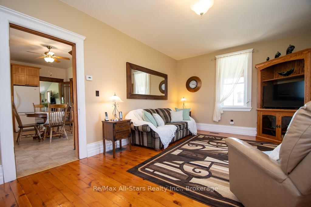 Photo 13 of 402 Mount Horeb Road, Kawartha Lakes, Manvers — HOMEH