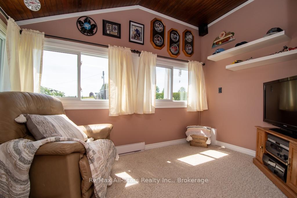 Photo 15 of 402 Mount Horeb Road, Kawartha Lakes, Manvers — HOMEH