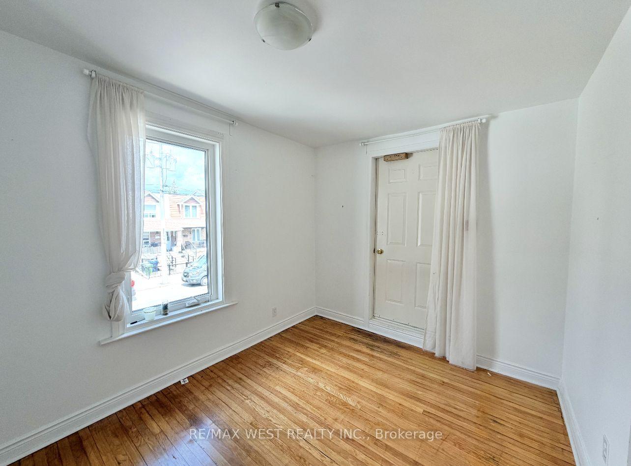 Photo 3 of 173 Lappin Avenue E, Toronto, Dovercourt-Wallace Emerson-Junction — HOMEH