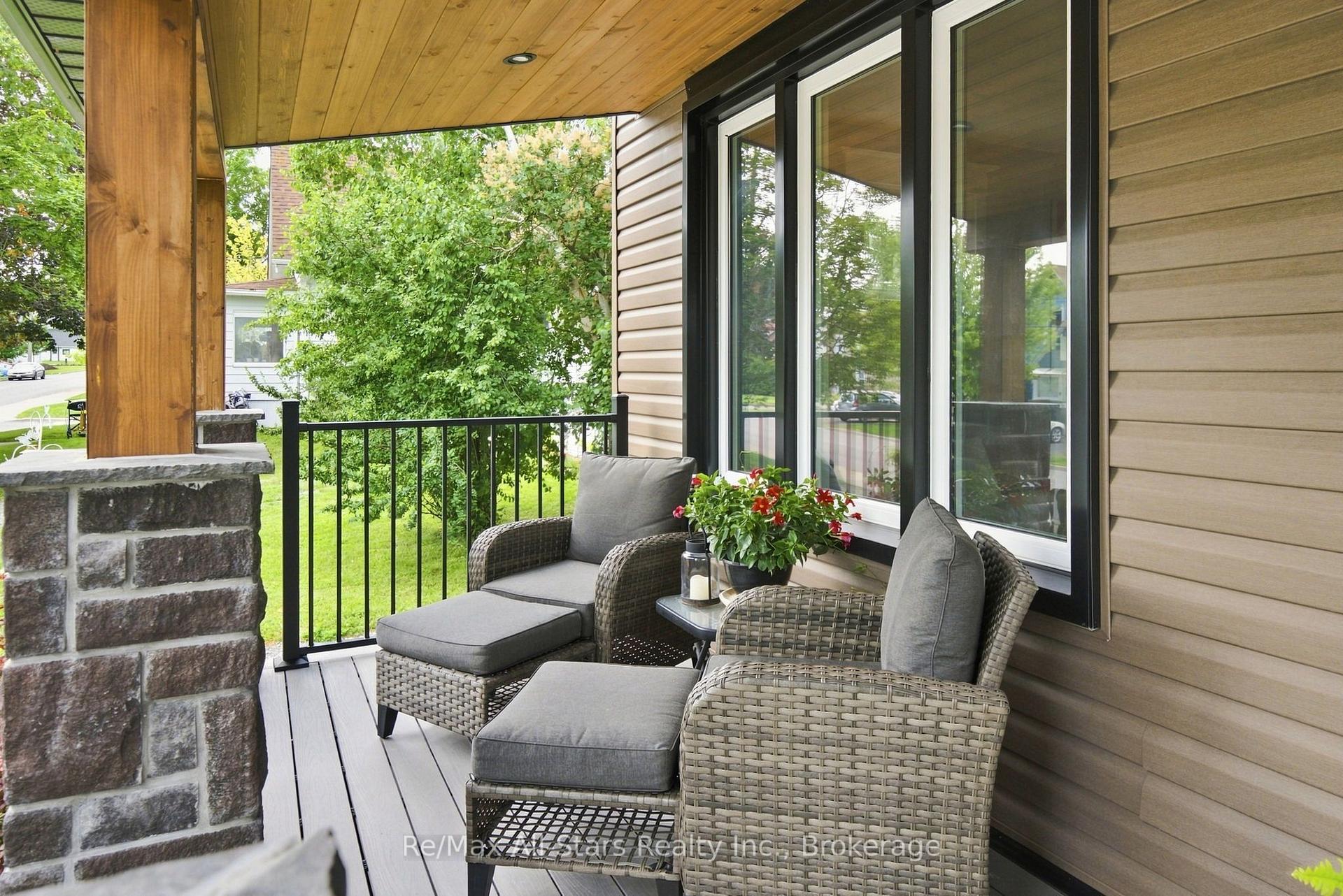 Photo 5 of 20 Mary Street E, Kawartha Lakes, Lindsay — HOMEH