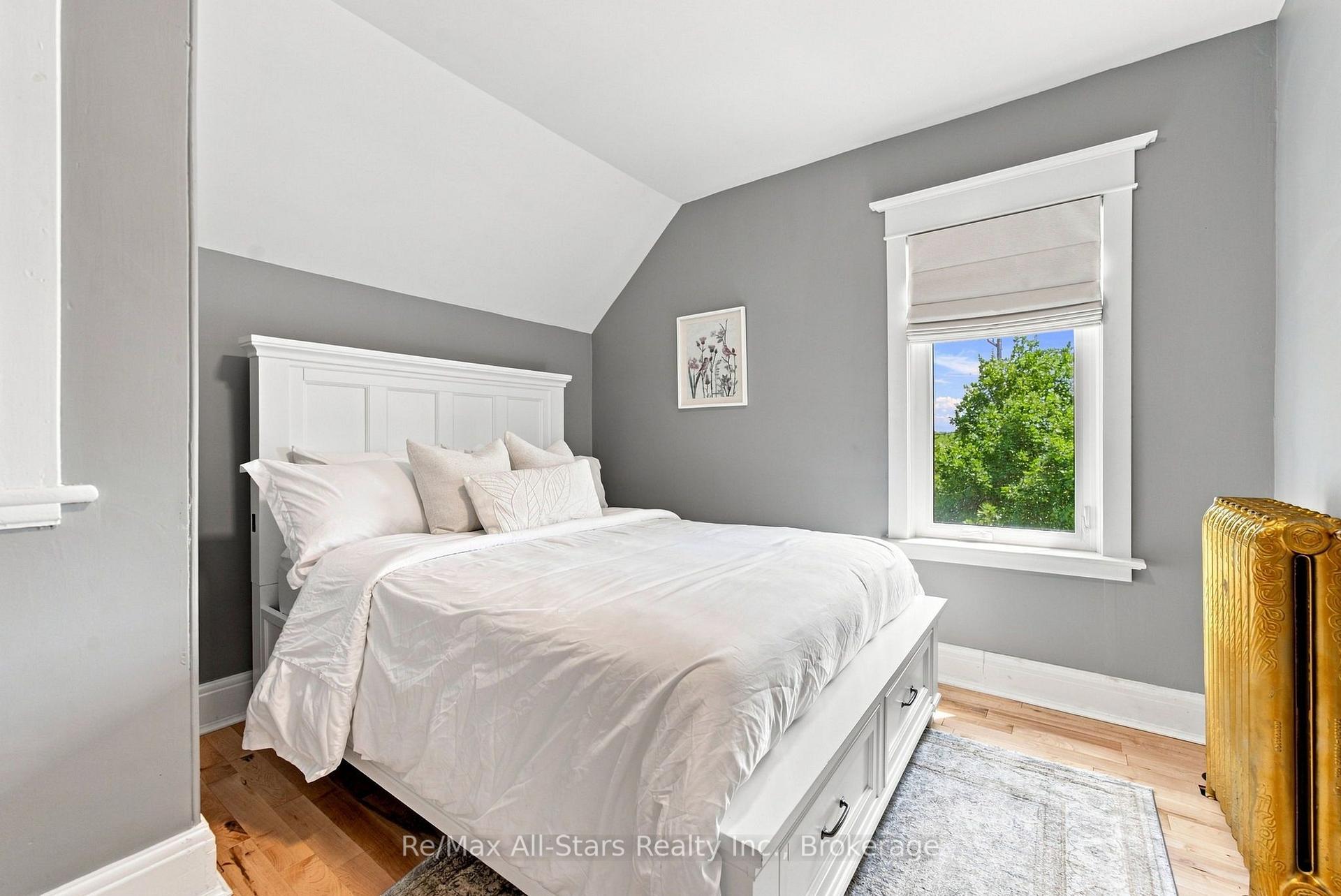 Photo 18 of 20 Mary Street E, Kawartha Lakes, Lindsay — HOMEH