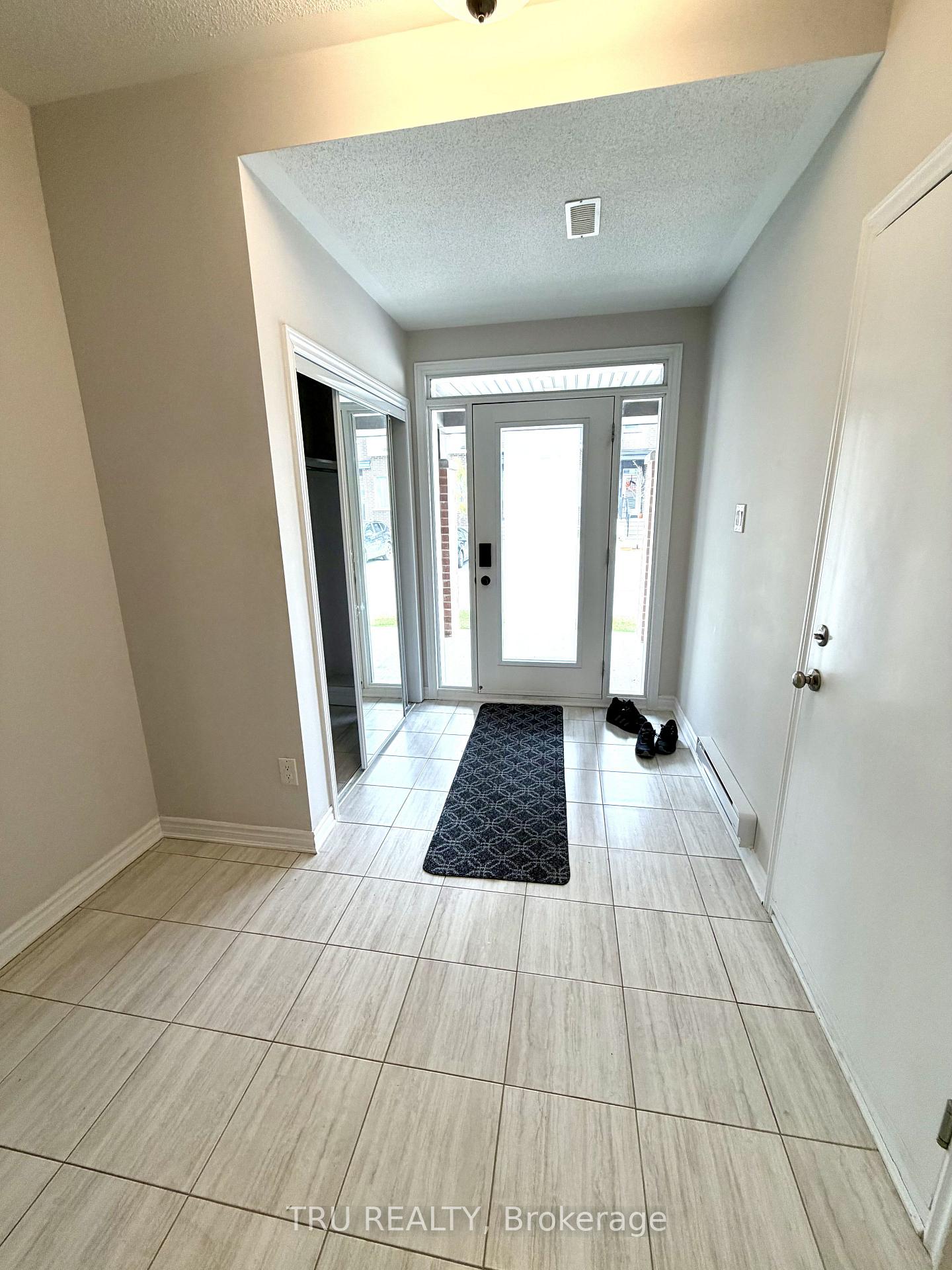 Photo 2 of 805 Kiniw Private, Ottawa, CFB Rockcliffe and Area — HOMEH