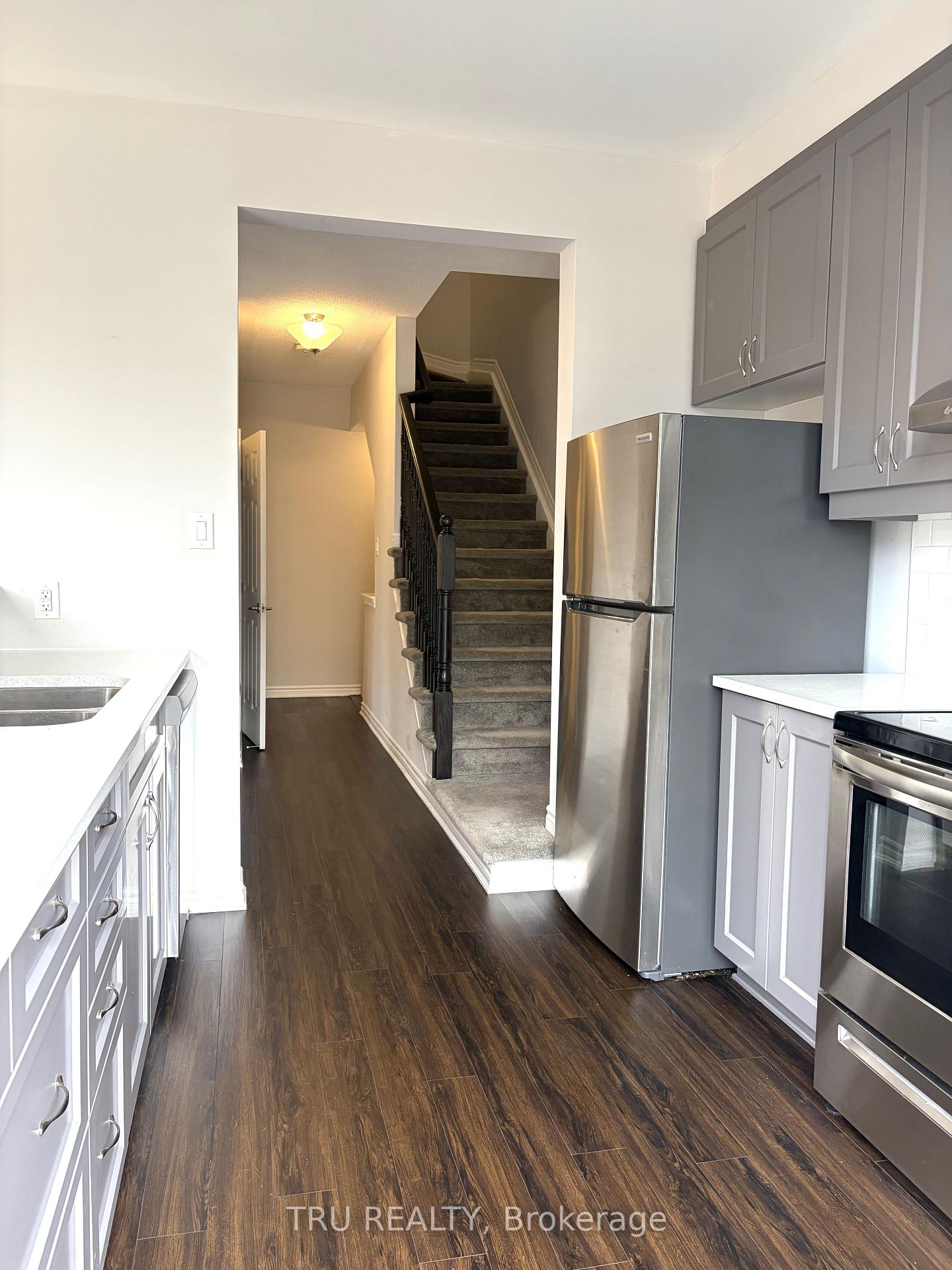 Photo 4 of 805 Kiniw Private, Ottawa, CFB Rockcliffe and Area — HOMEH