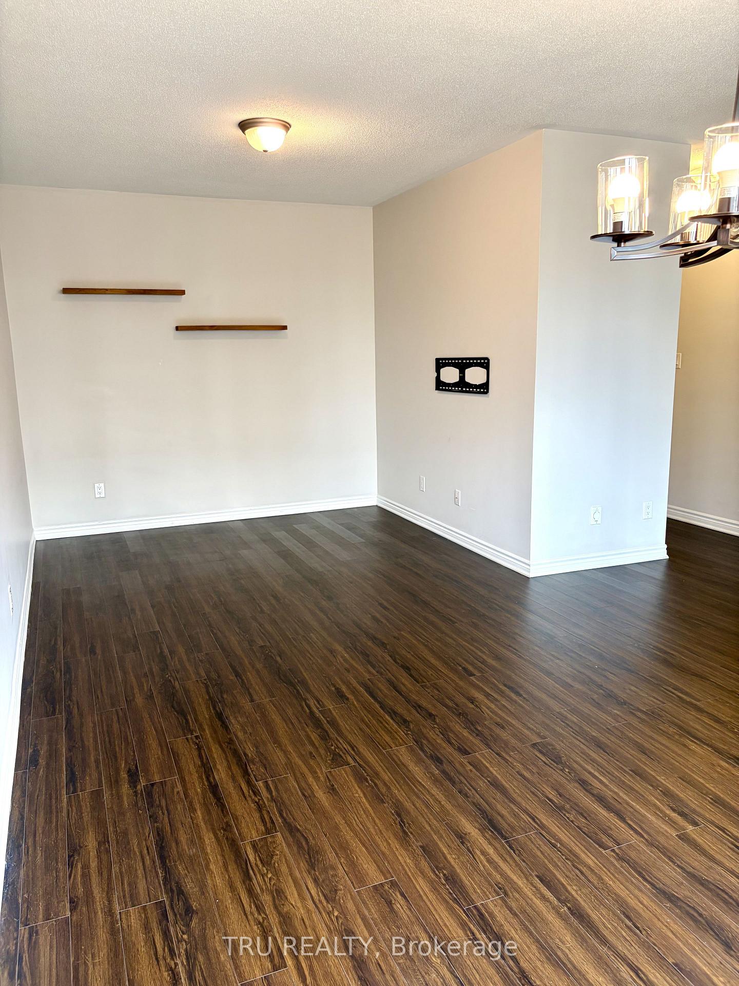 Photo 5 of 805 Kiniw Private, Ottawa, CFB Rockcliffe and Area — HOMEH
