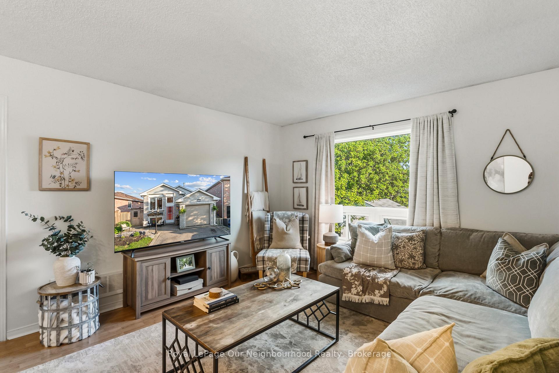 Photo 11 of 42 Glanville Crescent, Clarington, Bowmanville — HOMEH