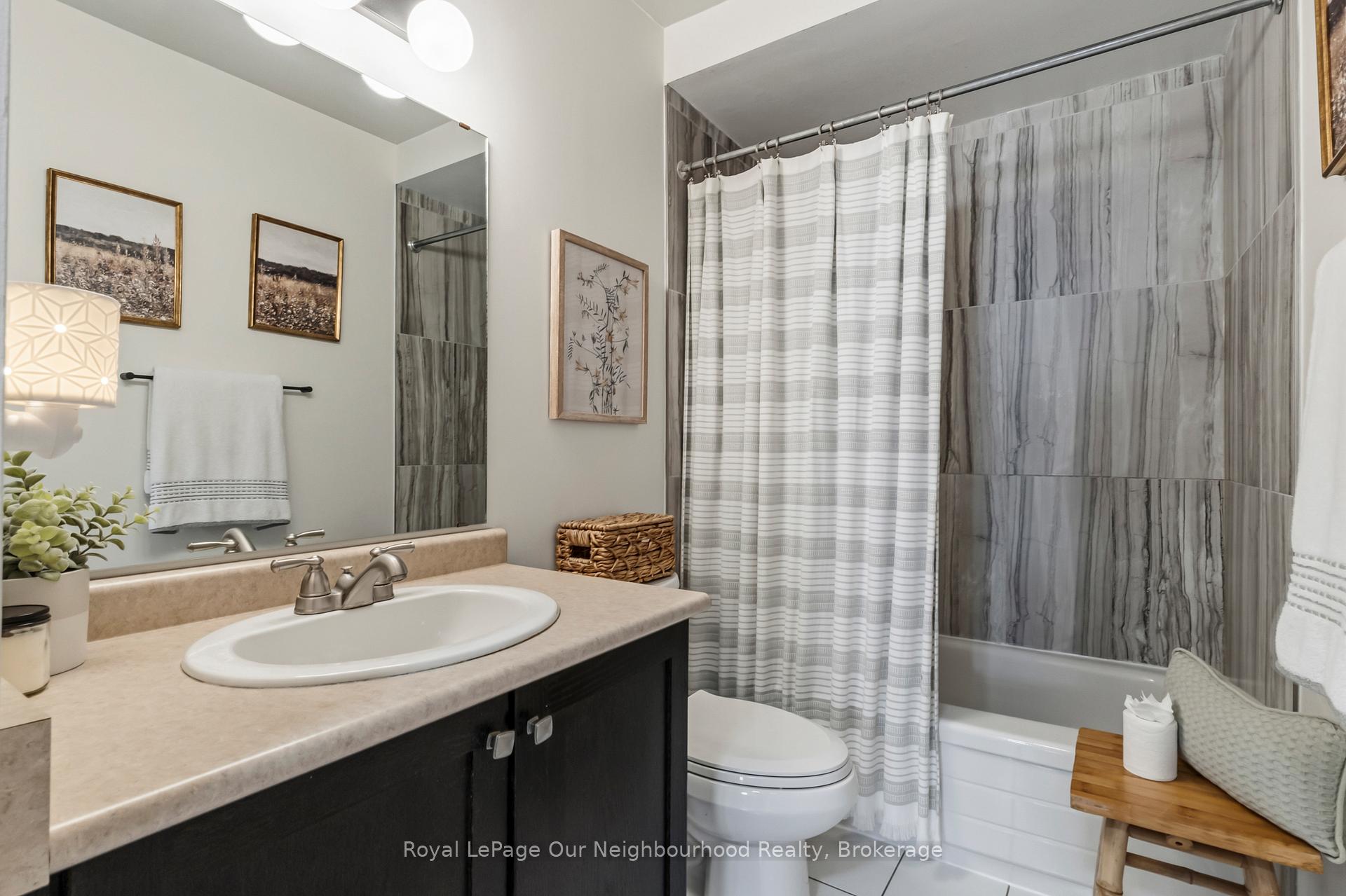 Photo 16 of 42 Glanville Crescent, Clarington, Bowmanville — HOMEH