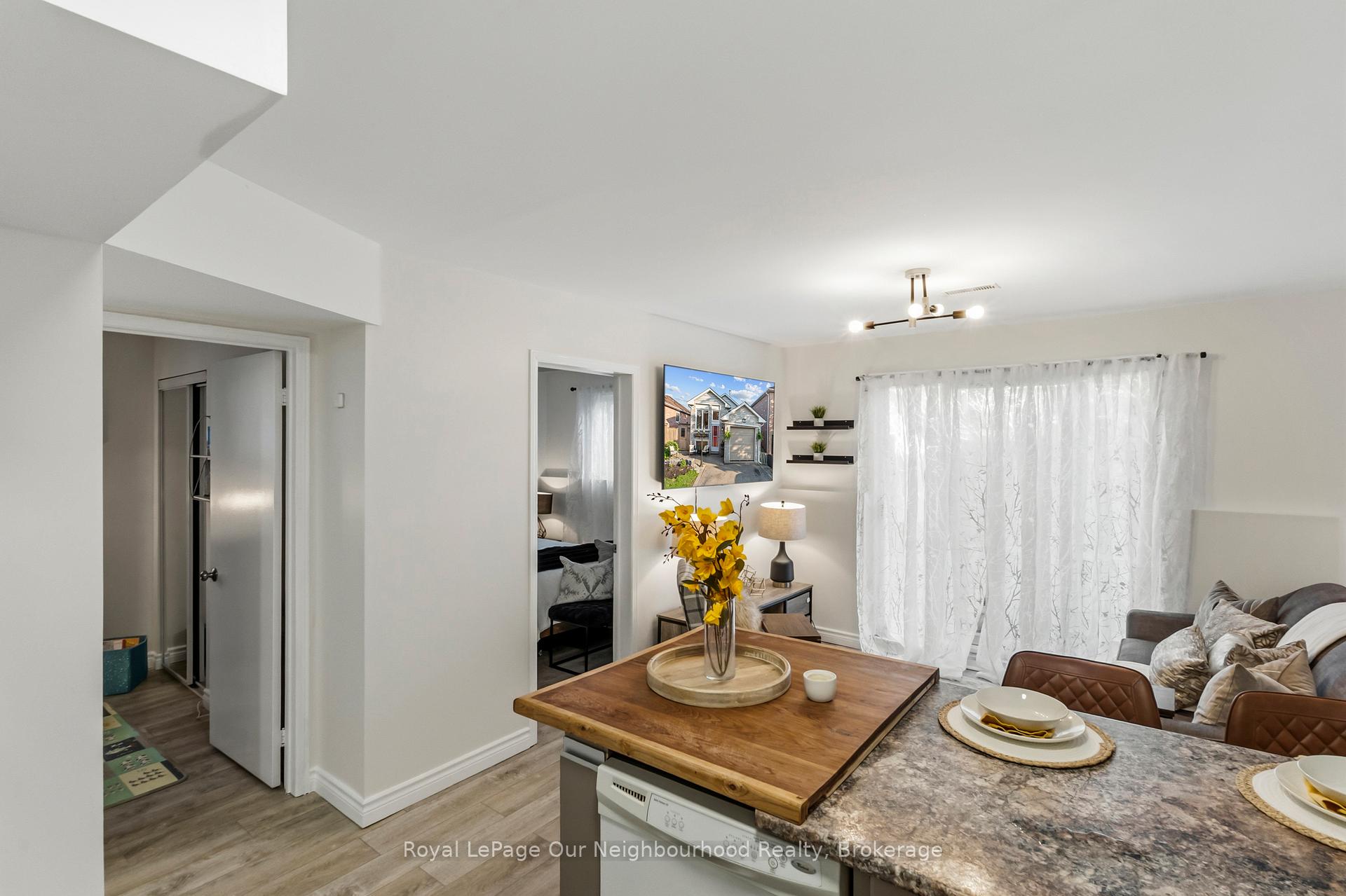 Photo 24 of 42 Glanville Crescent, Clarington, Bowmanville — HOMEH