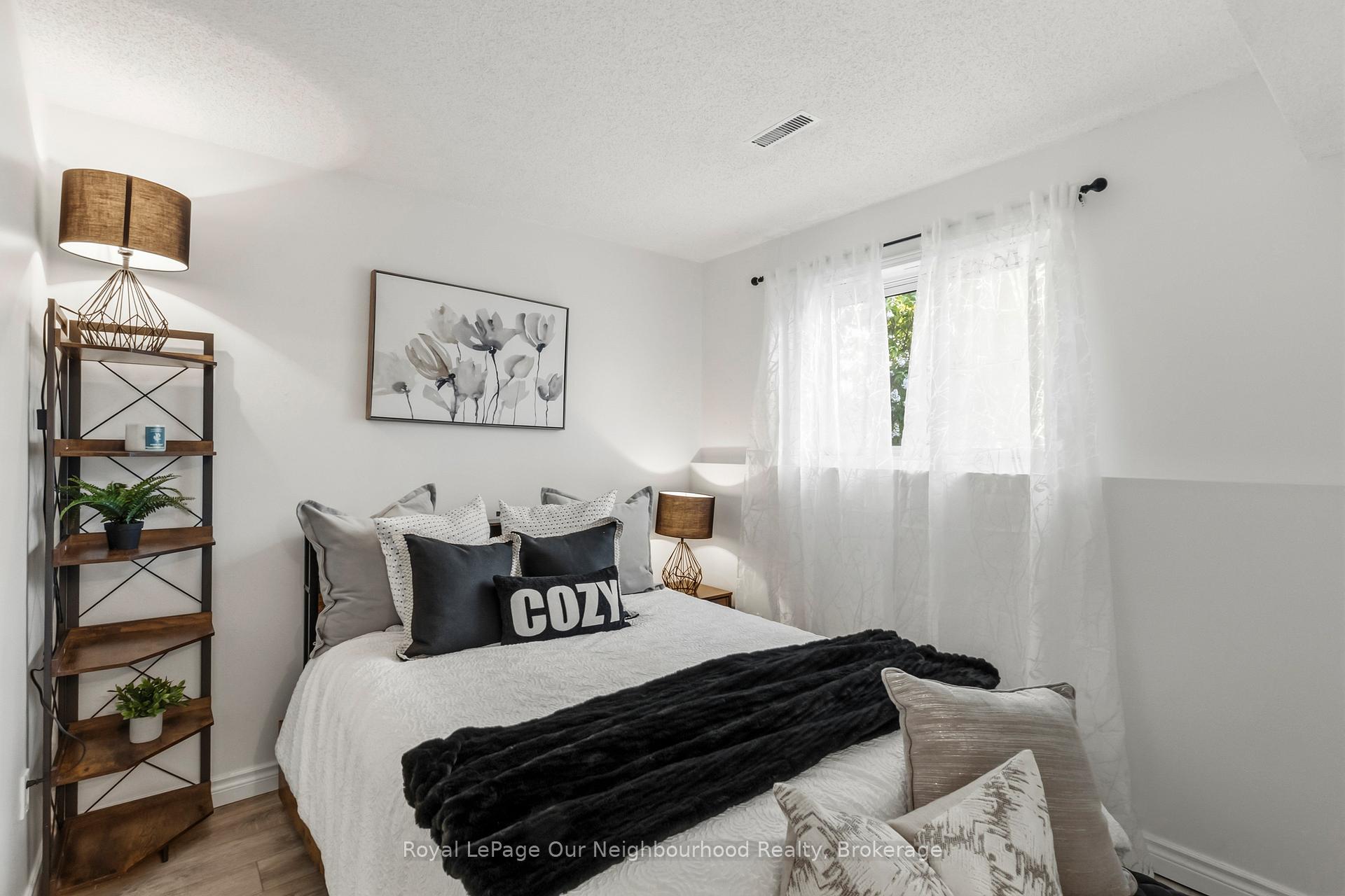 Photo 33 of 42 Glanville Crescent, Clarington, Bowmanville — HOMEH