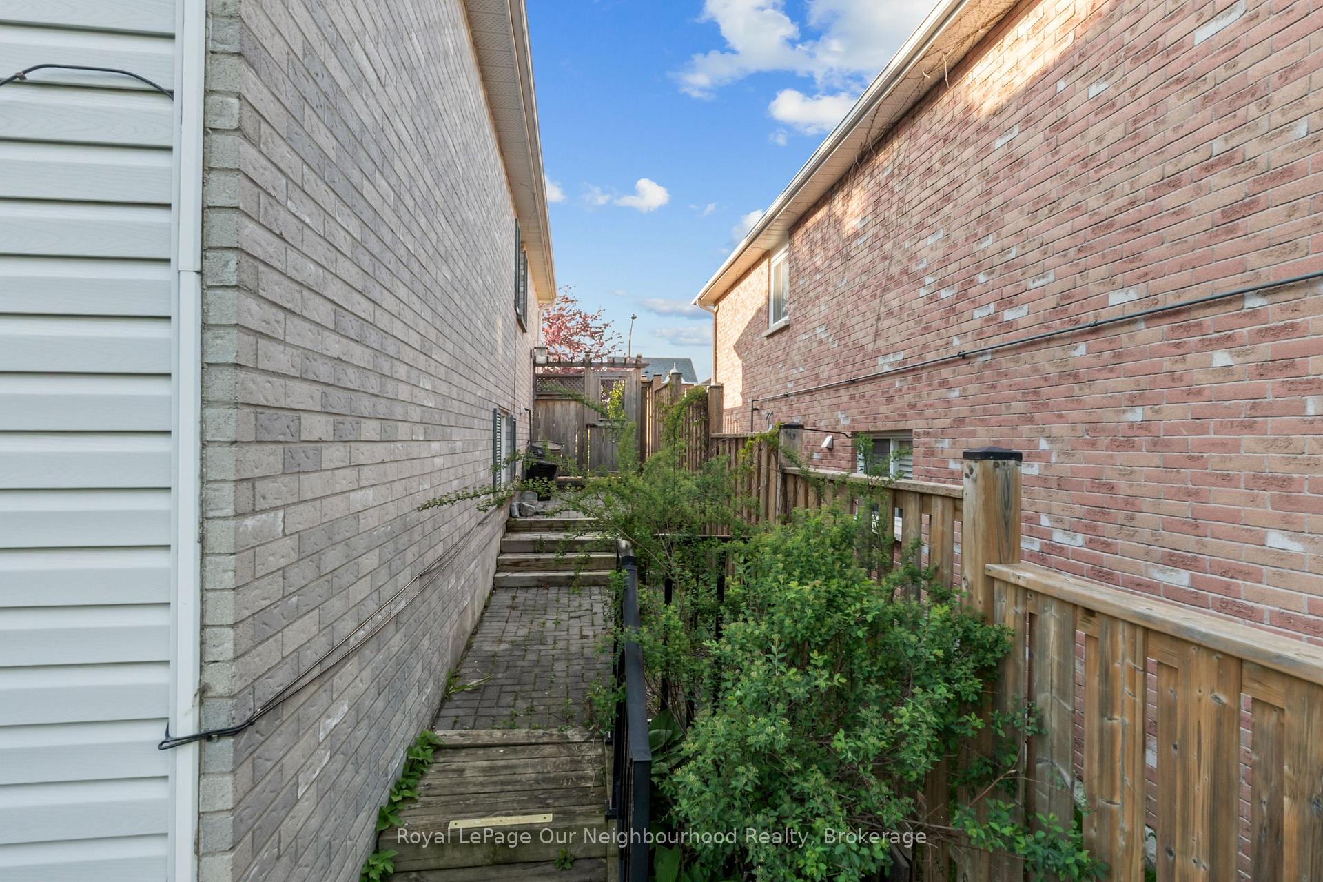Photo 39 of 42 Glanville Crescent, Clarington, Bowmanville — HOMEH