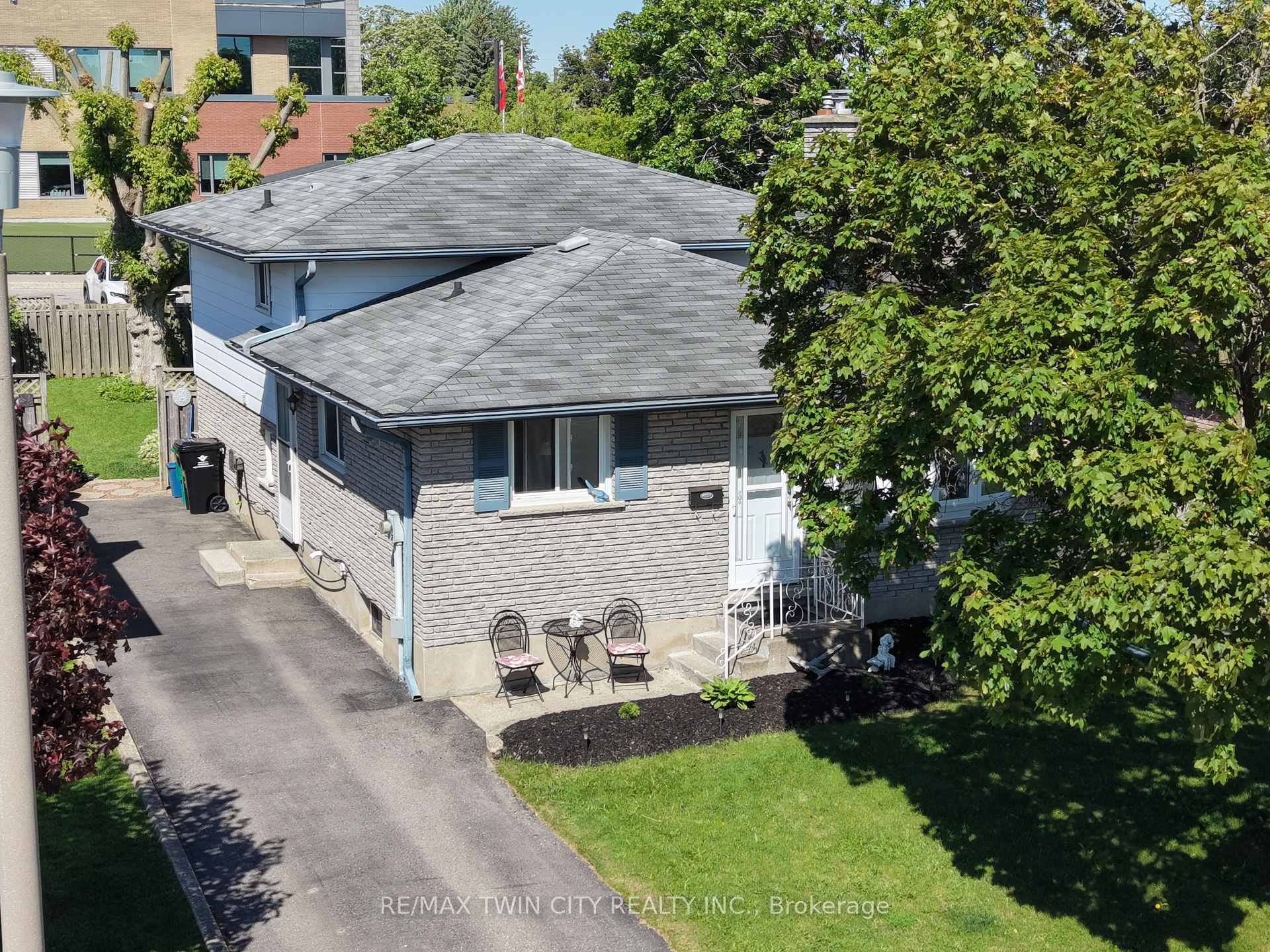 Photo 3 of 59 Bakersfield Drive, Cambridge, Christopher-Champlain — HOMEH
